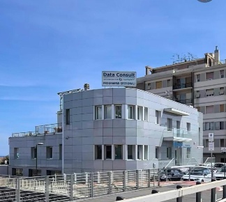 Foto Ufficio in Strada Statale 1 3, Vado Ligure Vado Centro di 800 m²