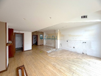 Foto Locale commerciale in Via Gino Moretti, San Benedetto del Tronto