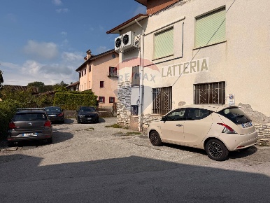 Foto Appartamento in via rovaia, Belluno Tisoi di 220 m² con 6 locali