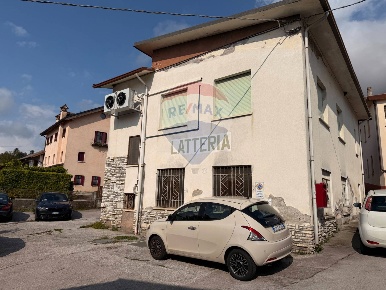 Foto Appartamento in via rovaia, Belluno Tisoi di 220 m² con 6 locali