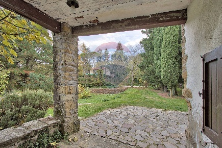 Foto Appartamento in Loc. Casamona, Loro Ciuffenna di 190 m² con 9 locali