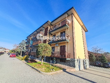 Foto Appartamento in Via Gramsci, Magenta Centro di 78 m² con 2 locali