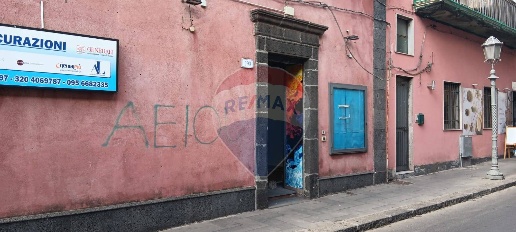 Foto Locale commerciale in via Etnea, Mascalucia Centro di 56 m² in affitto