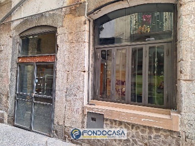 Foto Attività commerciale in Via Giovanni Da Procida, Salerno di 40 m²