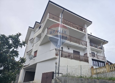 Foto Appartamento in Maria Callas, Mendicino di 110 m² con 4 locali