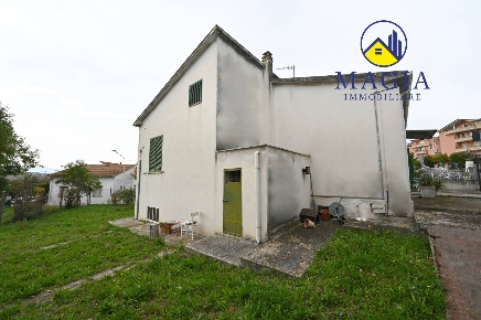 Foto Casa indipendente a Nereto di 300 m² con 4 locali in vendita