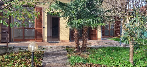 Foto Villa unifamiliare in Monte Grappa, Lonate Pozzolo Centro di 168 m²