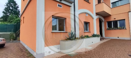 Foto Locale commerciale in via Ronchetti, Oggiona con Santo Stefano