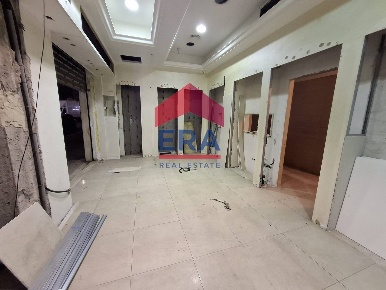 Foto Locale commerciale in Via Acqua Donzella, Roma Colli Albani di 80 m²