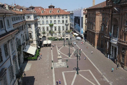 Foto Appartamento in Via Cesare Battisti, Torino Via Roma di 126 m²