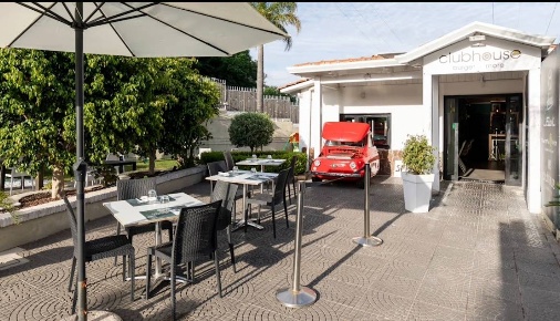 Foto Attività commerciale in VIA PISCIARELLI, Napoli Bagnoli di 120 m²