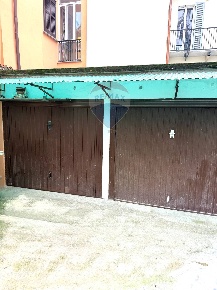 Foto Box in via Azzario, Pavia Centro Storico di 15 m² con 1 locali