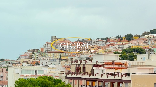 Foto Appartamento a Ancona Adriatico di 180 m² con 5 locali in vendita