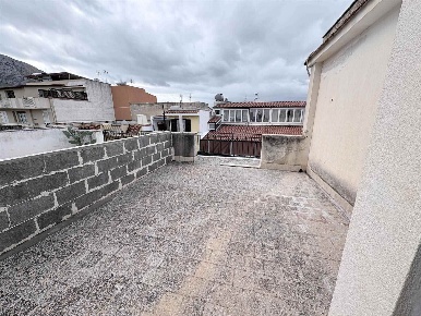 Foto Casa indipendente a Terrasini Centro di 200 m² con 8 locali in vendita