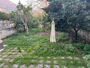 Foto Villa a schiera a Caserta San Leucio - Briano di 400 m² con 5 locali