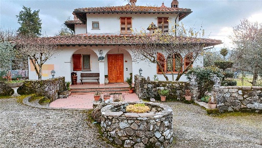 Foto Villa unifamiliare a Vicchio di 150 m² con 10 locali in vendita