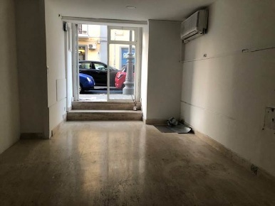 Foto Negozio in Via Arturo De Felice 2 A, Salerno Centro di 20 m²
