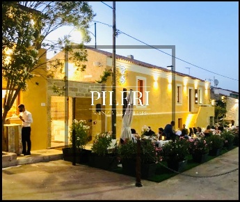 Foto Ristorante in Via Maddalena, Olbia San Pantaleo di 160 m² in vendita