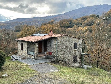 Foto Rustico a Castelnuovo di Val di Cecina di 100 m² con 4 locali