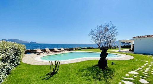 Foto Villa unifamiliare a Olbia di 160 m² con 7 locali in affitto