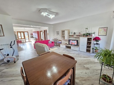 Foto Appartamento in ENRICO MACCIOTTA, Nuoro di 156 m² con 5 locali