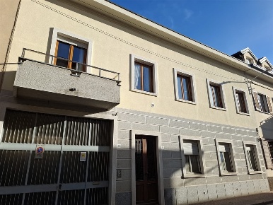 Foto Appartamento in Via Dante, Meda di 240 m² con 5 locali in vendita