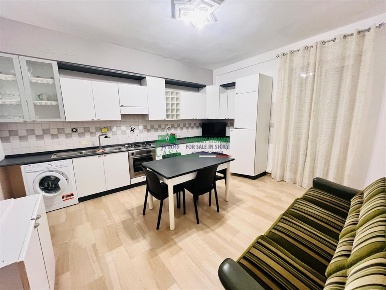 Foto Appartamento in Via Puglie, Comiso Centro di 110 m² con 5 locali