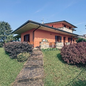 Foto Villa bifamiliare in VIA MONSIGNOR MOIOLI, Martinengo Centro di 130 m²
