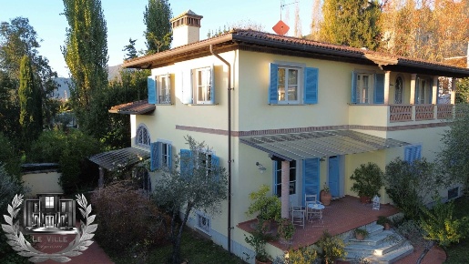 Foto Villa unifamiliare in Via dei salesiani 38, Pietrasanta di 370 m²