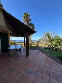 Foto Villa unifamiliare a Pozzuoli Pozzuoli Alta di 400 m² con 8 locali