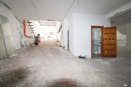 Foto Locale commerciale a Cagliari di 164 m² con 1 locali in vendita