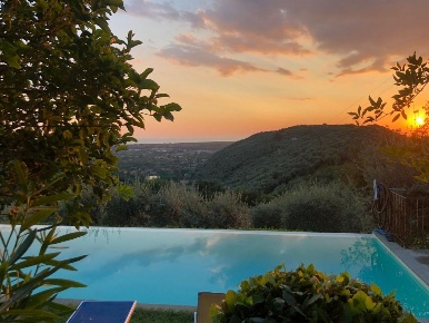 Foto Villa unifamiliare a Camaiore Lido di Camaiore di 200 m² con 7 locali