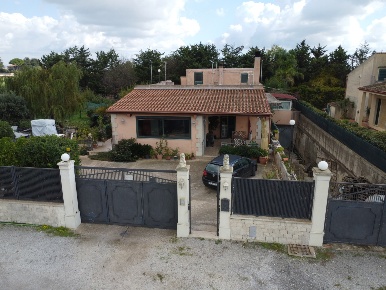 Foto Villa unifamiliare in Via San Giuliano San Elena 22, Modica di 180 m²