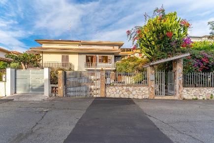 Foto Villa bifamiliare in Via Sebastiano Grasso 14, Aci Catena Nizzeti