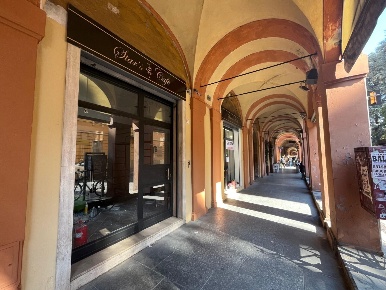 Foto Locale commerciale in Via Saragozza 157, Bologna Saragozza fuori Porta