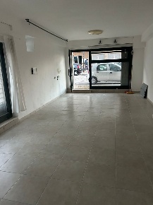 Foto Locale commerciale in Via mazzarino  10, Pescara di 40 m² con 2 locali