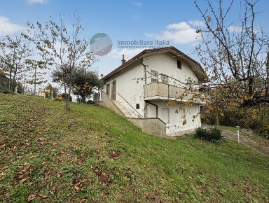 Foto Casa indipendente in Via Roma 23, Saludecio Centro di 320 m²