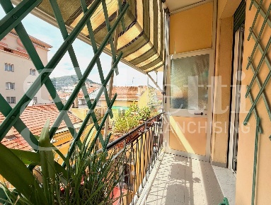 Foto Appartamento in De Sonnaz, Imperia Oneglia di 91 m² con 4 locali