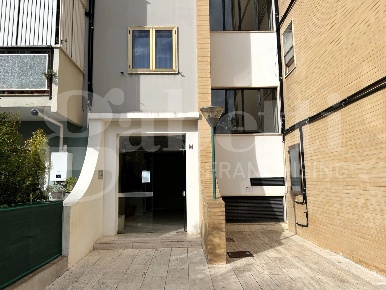Foto Appartamento in Viale Belgio 21, Brindisi Bozzano di 120 m² in vendita