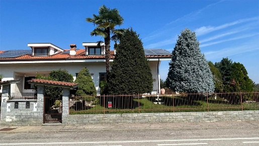 Foto Villa singola in Via Valdo Fusi 13, Airasca Centro di 300 m²