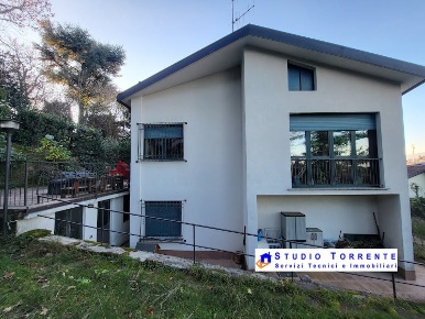 Foto Villa unifamiliare in Via Curcetto, Inverigo Centro di 180 m²