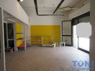 Foto Locale commerciale a Empoli Serravalle - Tinaia di 75 m² con 2 locali