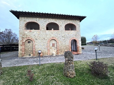Foto Casale a Poggibonsi Staggia di 293 m² con 13 locali in vendita