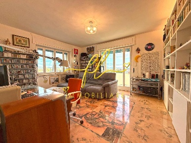 Foto Appartamento a Cecina Cecina Centro di 112 m² con 4 locali in vendita