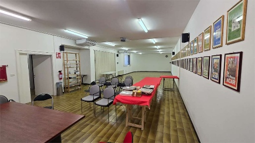 Foto Negozio in Via Ruggero D'Andreotto 29/c, Perugia Centro di 243 m²