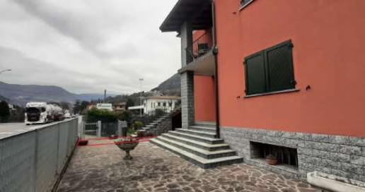 Foto Villa unifamiliare in Via Nazionale, Casazza di 154 m² con 7 locali