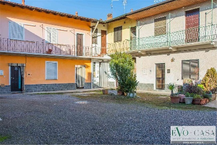 Foto Duplex in Vicolo Beneficio 4, Magnago Centro di 71 m² con 2 locali