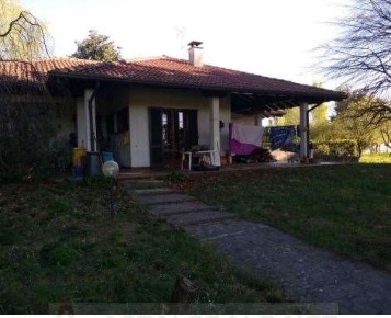 Foto Villa unifamiliare in Via Campania 38, Seregno di 298 m² con 9 locali