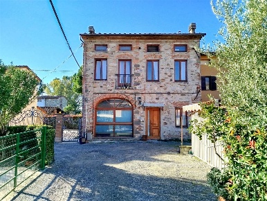 Foto Rustico in Via di corte bertolucci, Capannori Centro di 240 m²