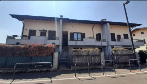 Foto Appartamento in Via Bloch, Spirano di 64 m² con 4 locali all'asta